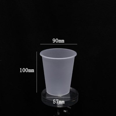 90 Kaliber 360ml Dull Polish Plastic Cups Transparent im Freien bereifte mit Deckeln