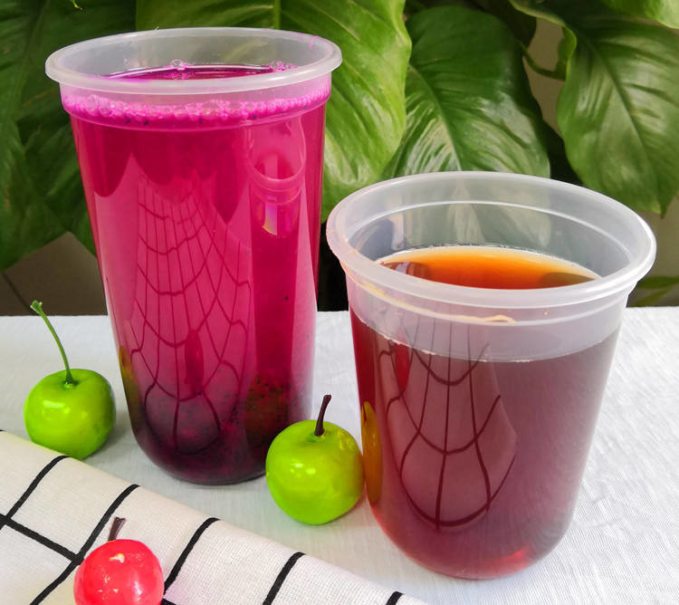 90 Kaliber 360ml Dull Polish Plastic Cups Transparent im Freien bereifte mit Deckeln