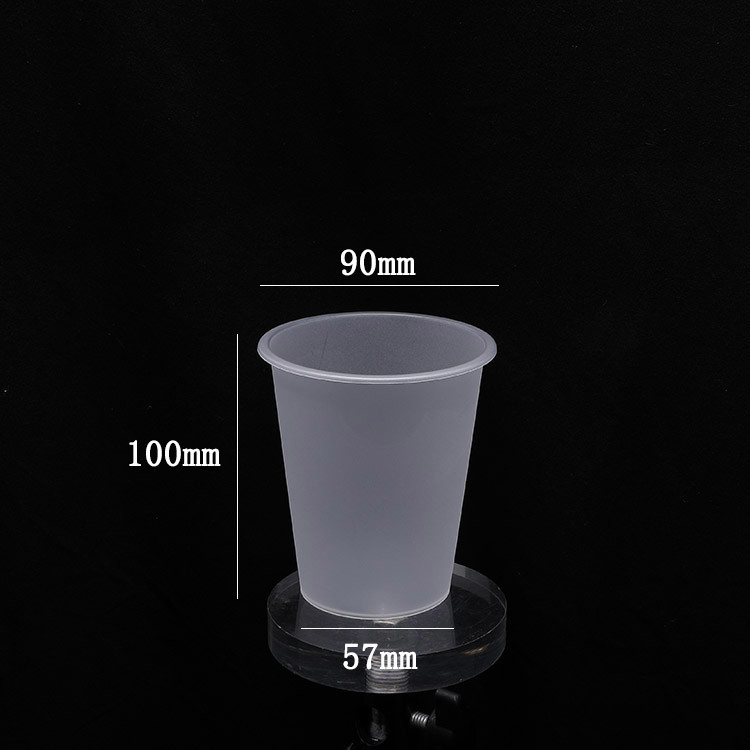 90 Kaliber 360ml Dull Polish Plastic Cups Transparent im Freien bereifte mit Deckeln