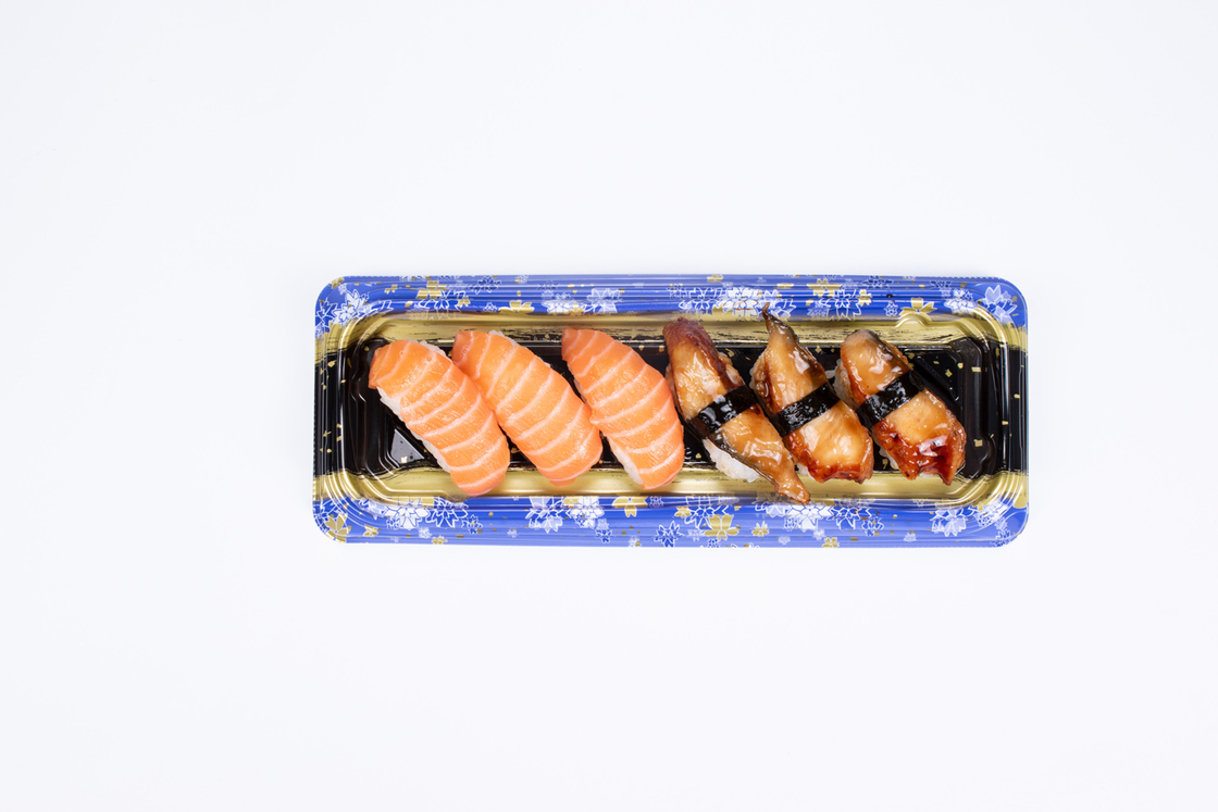 Verpackung heißer Verkauf kundenspezifische Einweg-Kunststoff PP/PET/OPS beliebtes Design super große Größe Takeaway Sushi-Tablett Party。