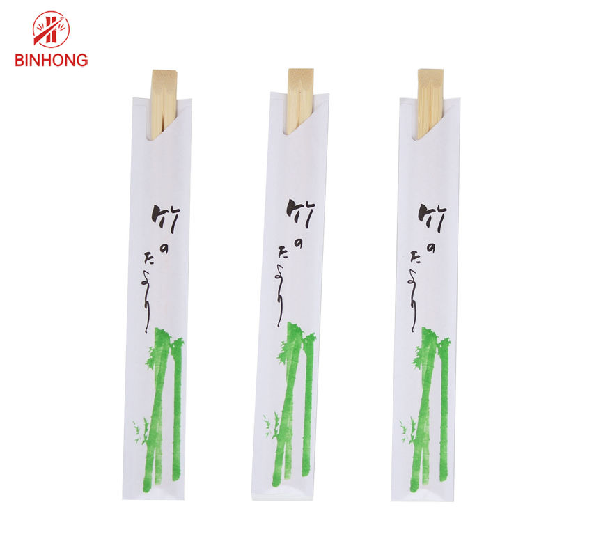 Halbe in Papier eingewickelte 21cm Zwillinge sind Bambusessstäbchen sperrig