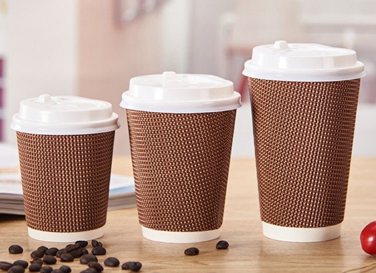90mm Mund drei Schicht-gewölbte Wegwerfkaffeetassen 16oz