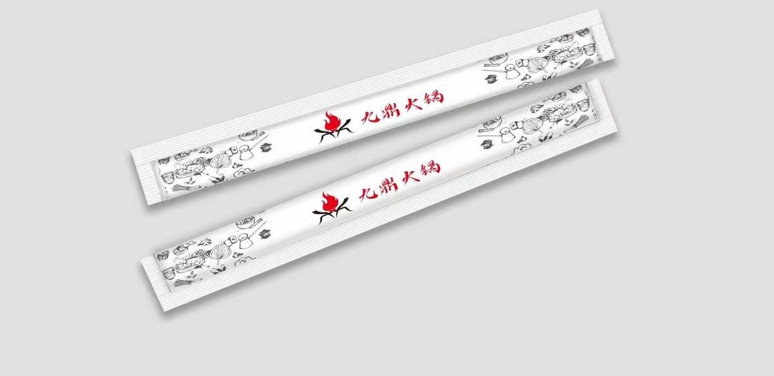 Heiße Zwillings-Wegwerfessstäbchen der Dichtungs-23CM eingewickelt im gestrichenen Papier